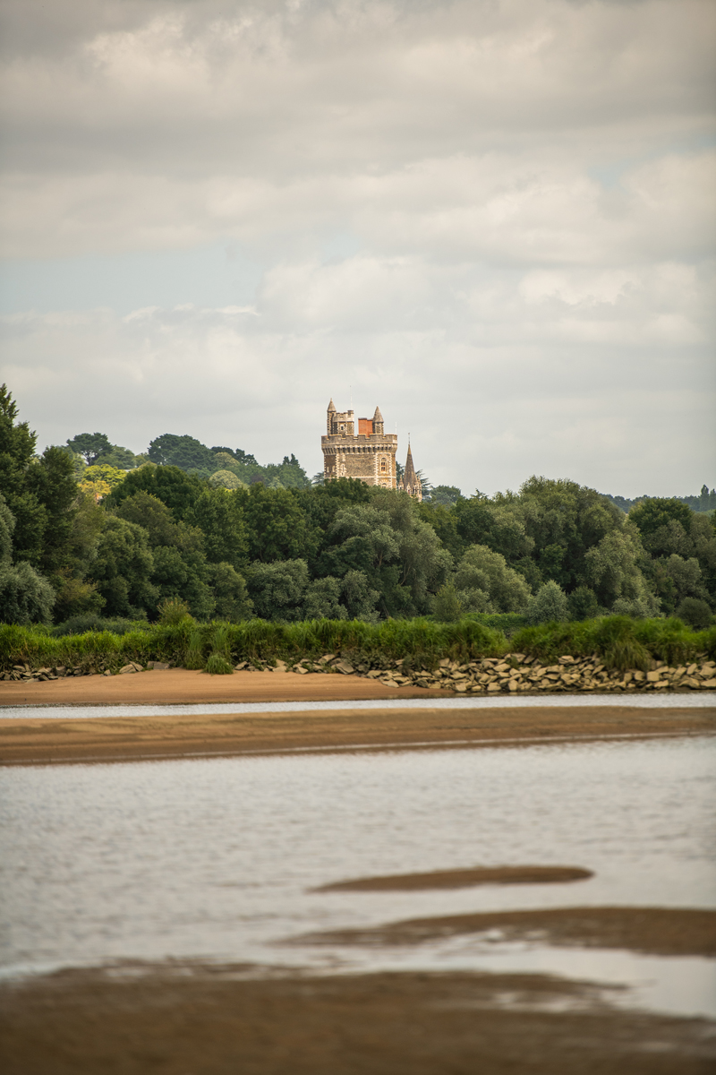 Cravate Et Sandalettes bord De Loire Reportage Photo micro Aventures Lensman