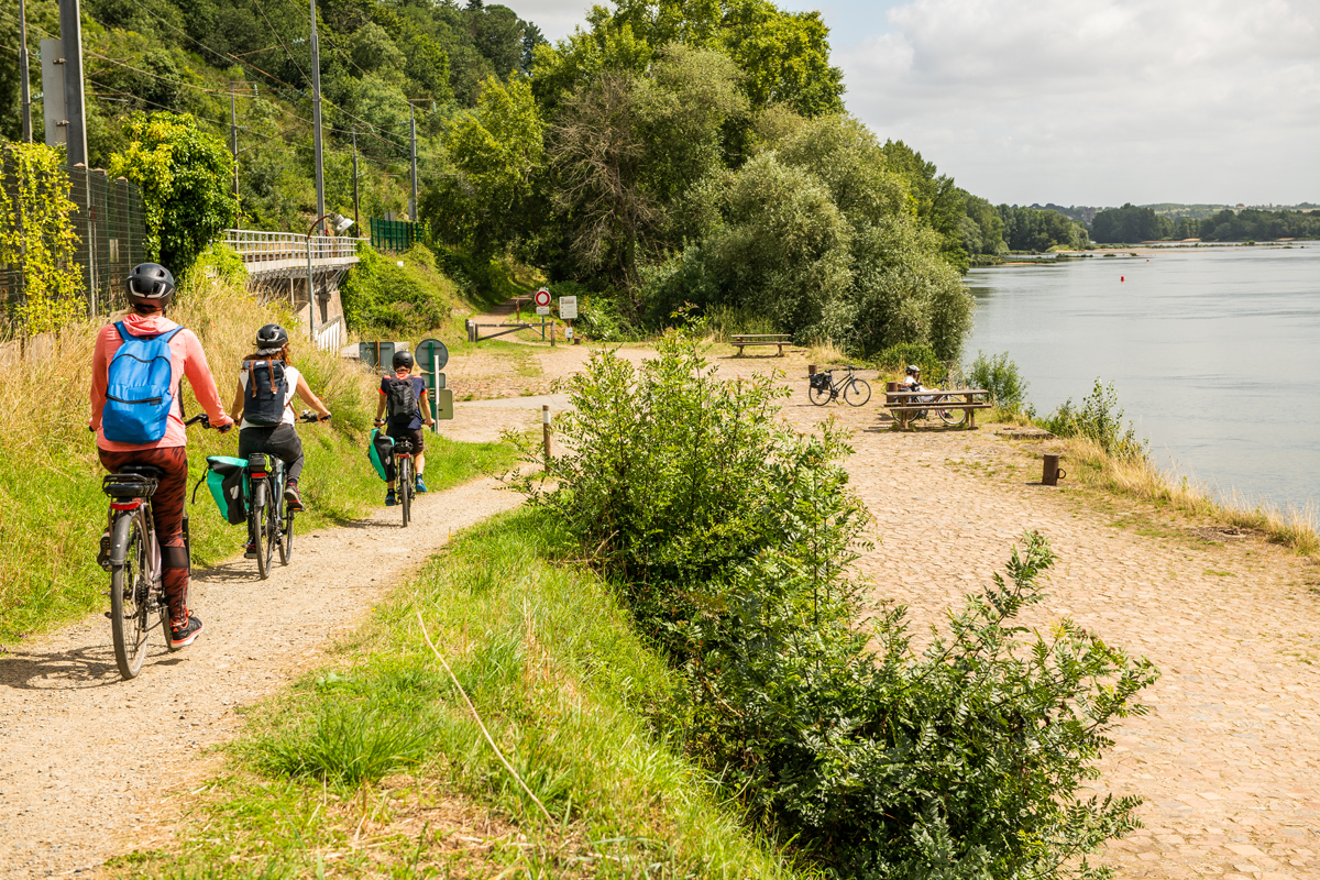 Cravate Et Sandalettes bord De Loire Reportage Photo micro Aventures Lensman