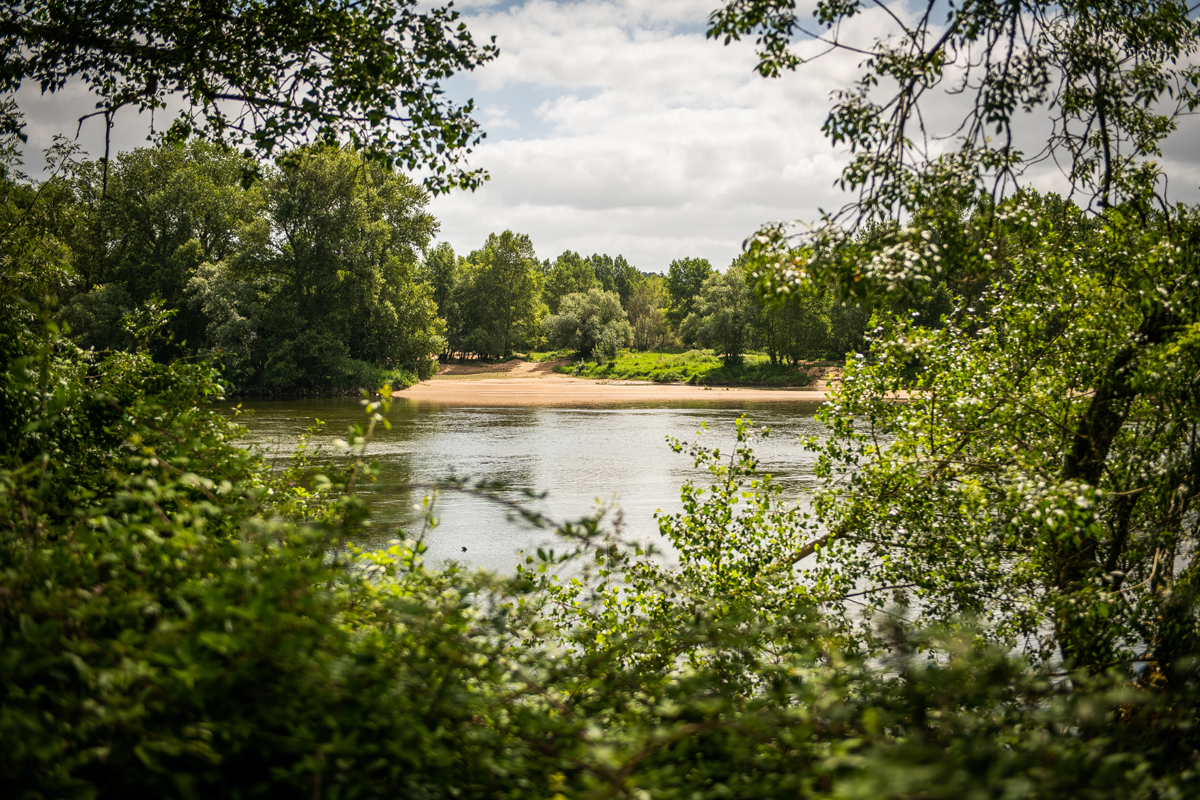 Cravate Et Sandalettes bord De Loire Reportage Photo micro Aventures Lensman