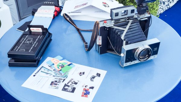 Photocall Polaroid retro Un festival Cest Trop Court Cannes