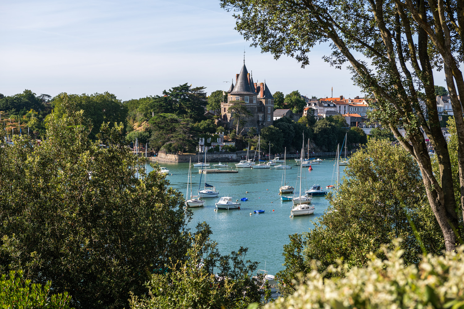 reportage photo cote de jade Cravate et Sandalettes