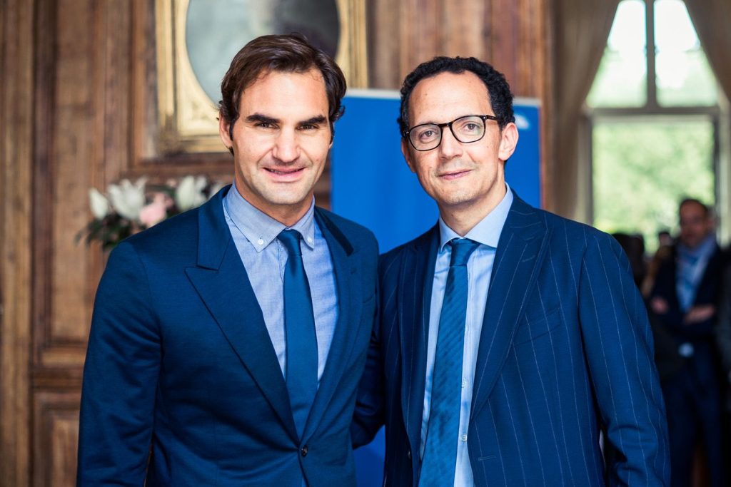 reportage photo credit suisse Roger Federer avec client