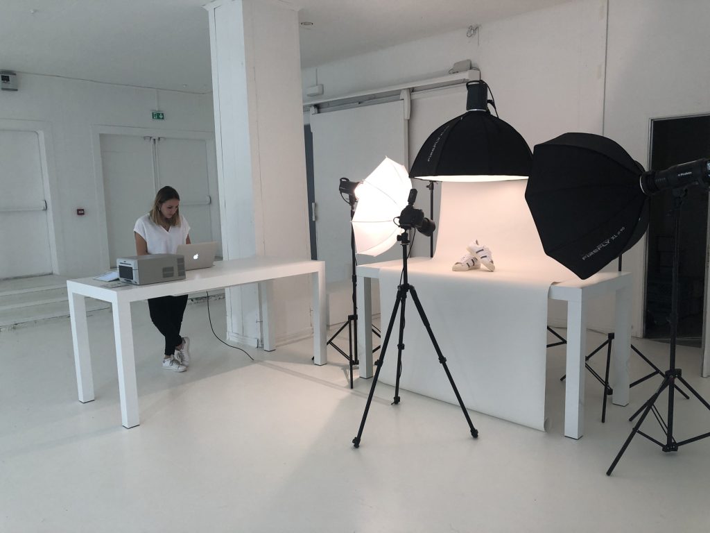packshot chaussures en studio photo