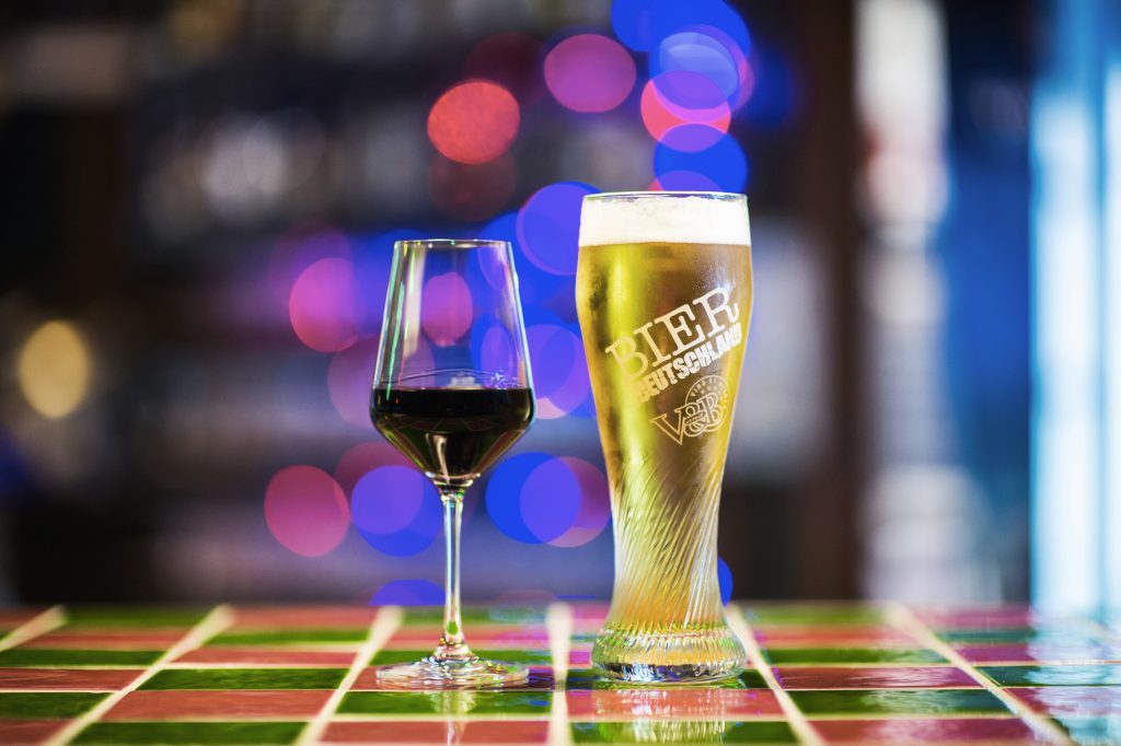 packshot verres de vin et bière