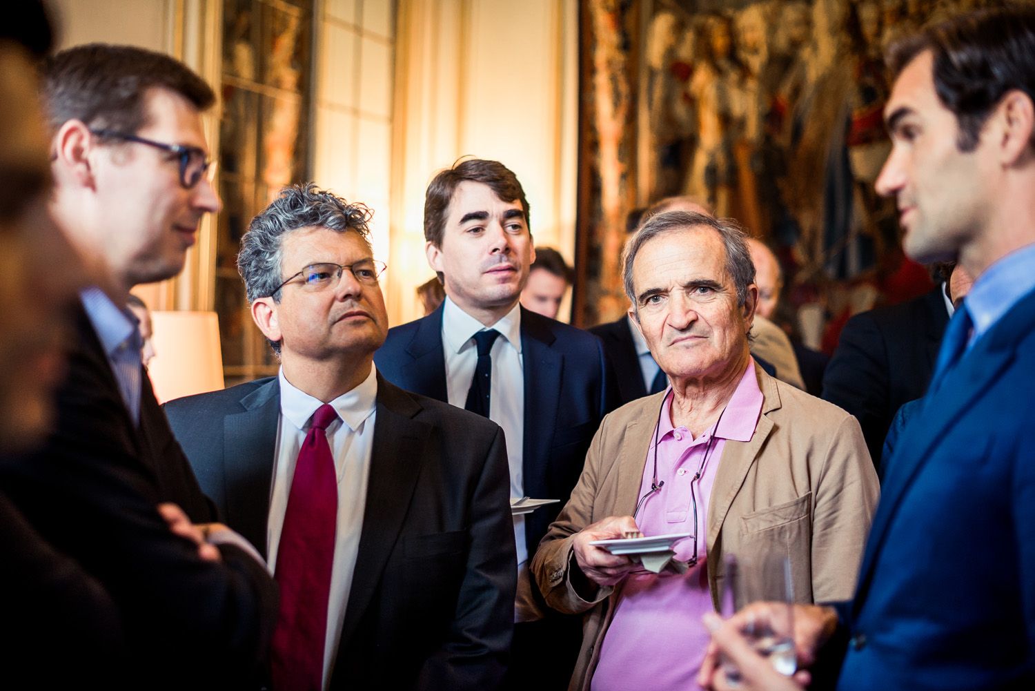 reportage photo credit suisse Roger Federer discute