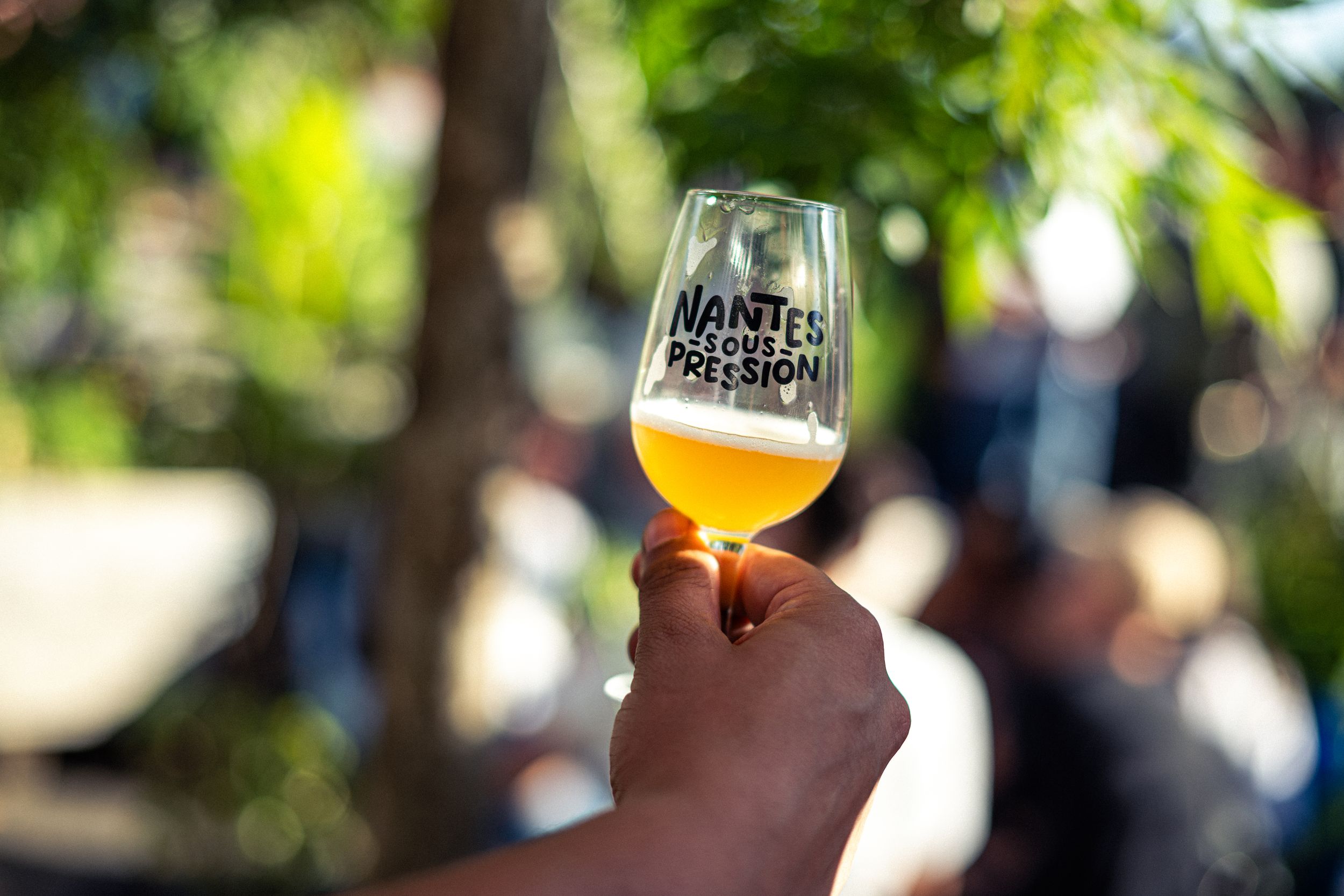 verre biere a la main