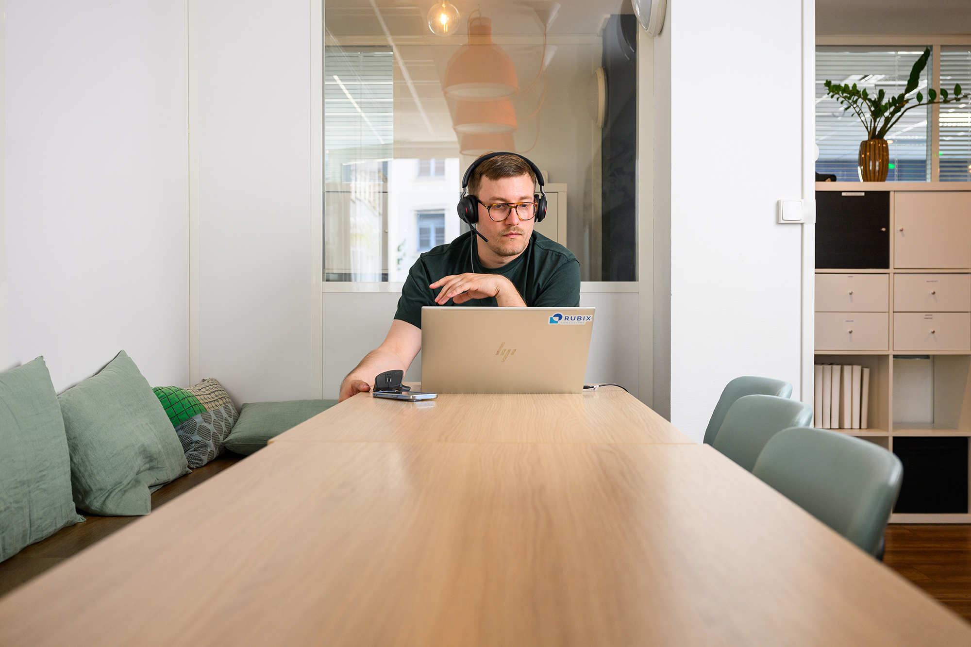 LENSMAN STUDIO Michael MENIANE